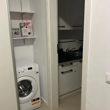 Stylish With Balcony At Exigent Plaza - 04 דירה