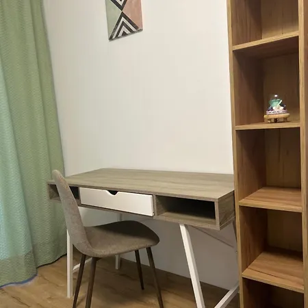 Stylish With Balcony At Exigent Plaza - 04 *