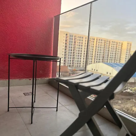 Stylish With Balcony At Exigent Plaza - 04 *