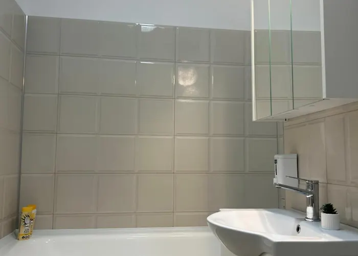 Stylish With Balcony At Exigent Plaza - 04