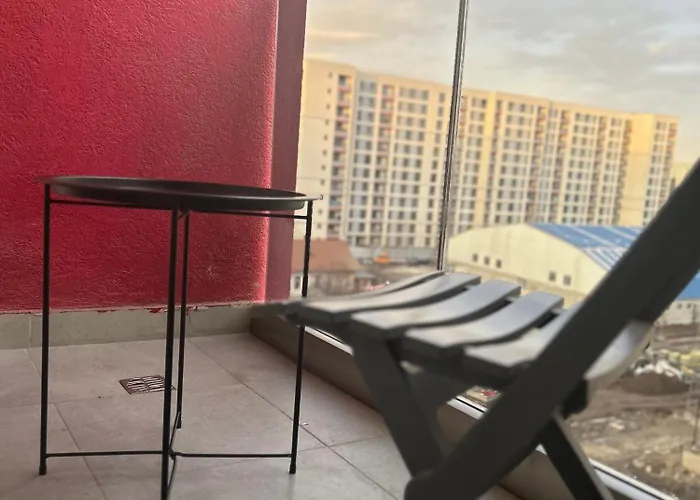 Stylish With Balcony At Exigent Plaza - 04 *